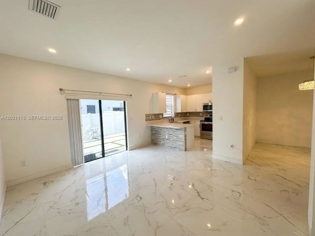 4 of 25 - 20352 Nw 6th Avenue, Miami Gardens, FL