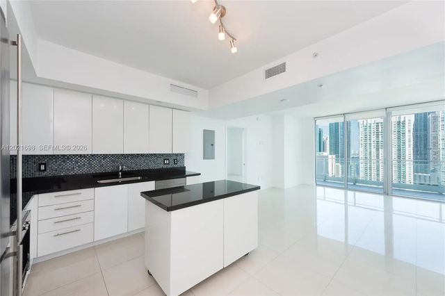 2 of 23 - 92 Sw 3rd Street #2812, Miami, FL