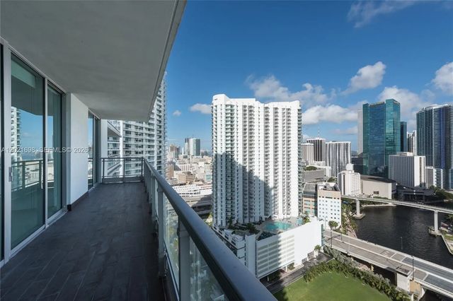 4 of 23 - 92 Sw 3rd Street #2812, Miami, FL