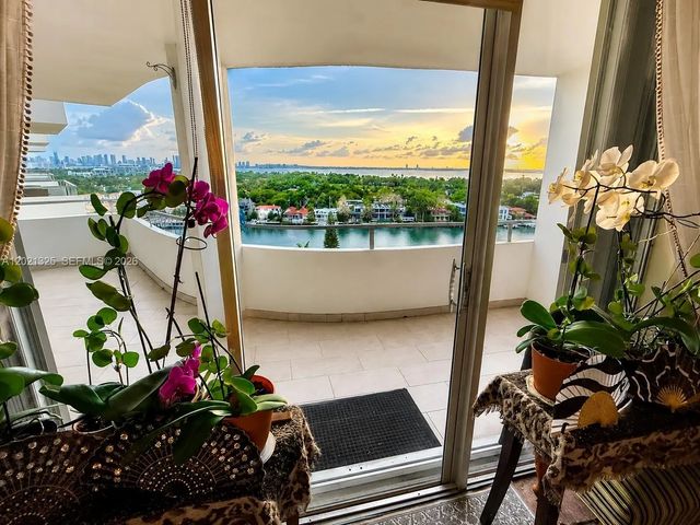 3 of 10 - 5151 Collins Avenue #1520, Miami Beach, FL