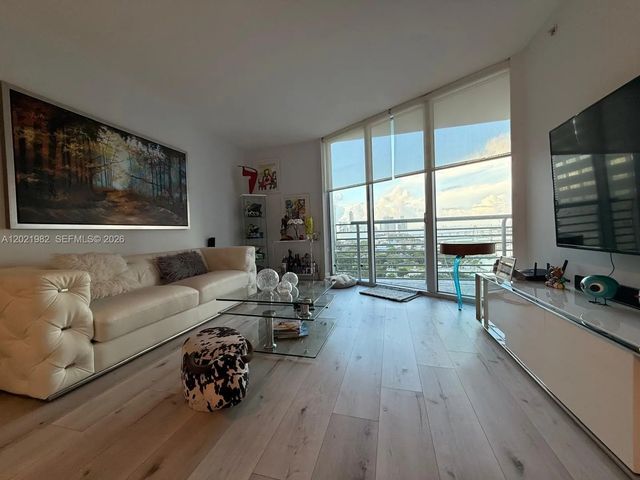 3 of 12 - 325 S Biscayne Boulevard #2024, Miami, FL