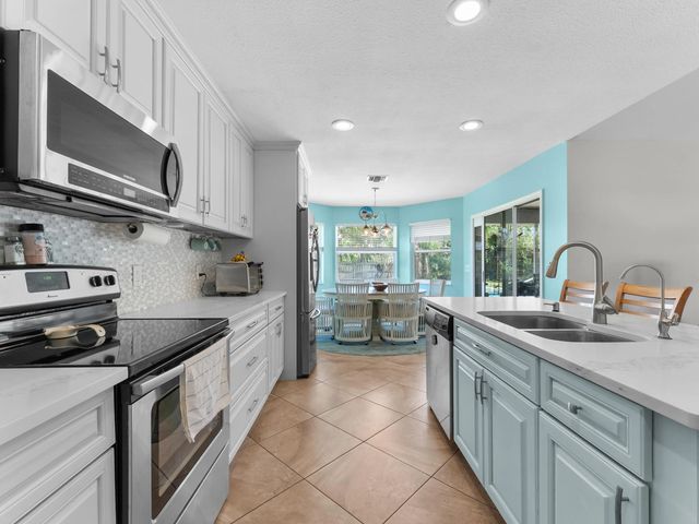 4 of 30 - 698 Fischer Drive, Sebastian, FL