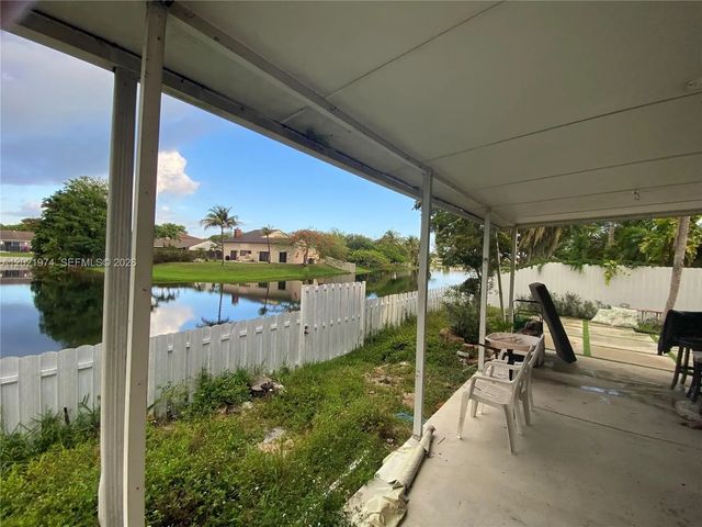 4 of 5 - 901 Cumberland Terrace, Davie, FL