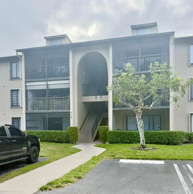 712 Sunny Pine Way #e3, Greenacres