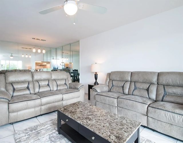 4 of 26 - 4650 Washington Street #502, Hollywood, FL