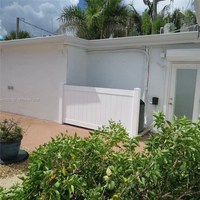 2 of 5 - 9128 Se Bridge Road, Hobe Sound, FL