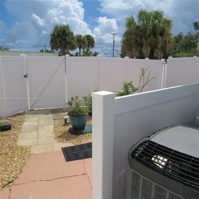 3 of 5 - 9128 Se Bridge Road, Hobe Sound, FL