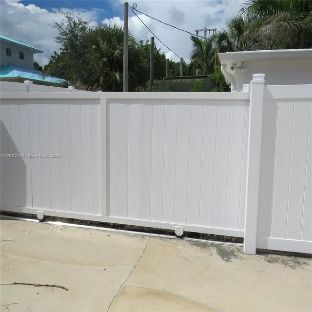4 of 5 - 9128 Se Bridge Road, Hobe Sound, FL