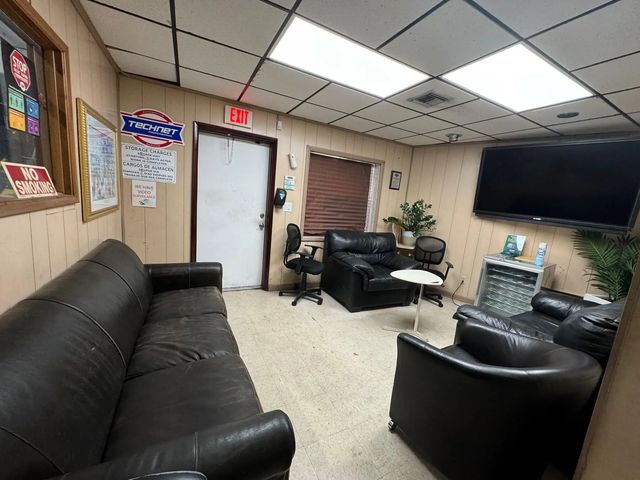 3 of 6 - 2355 Nw 30th Street, Oakland Park, FL