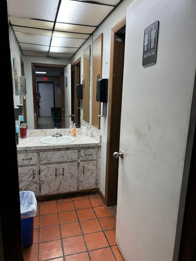 4 of 6 - 2355 Nw 30th Street, Oakland Park, FL