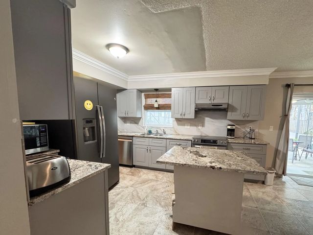 3 of 14 - 443 Se Langfield Avenue, Port St. Lucie, FL