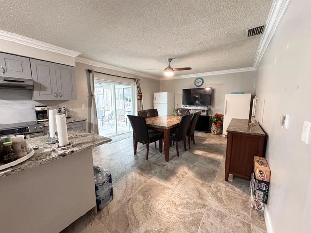 4 of 14 - 443 Se Langfield Avenue, Port St. Lucie, FL