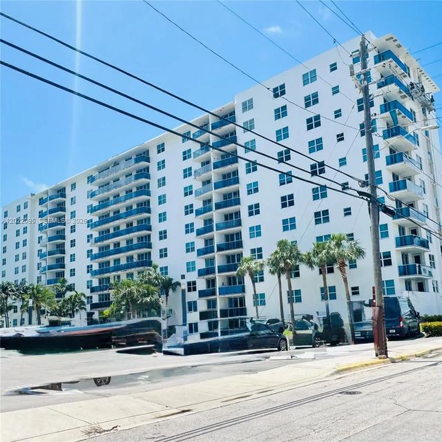 5 of 14 - 7501 E Treasure Drive #7r, North Bay Village, FL
