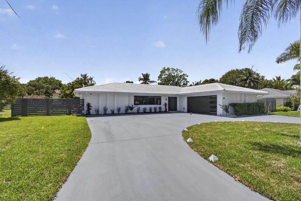 8111 W Lake Drive, Lake Clarke Shores
