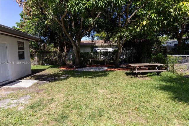 3 of 30 - 250 Nw 14th Way, Dania Beach, FL