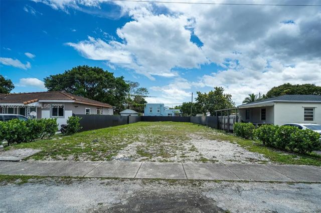 4 of 7 - 3056 Sw 13th Street, Miami, FL