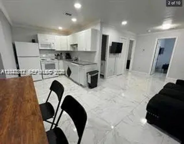 2240 Simms Street, Hollywood