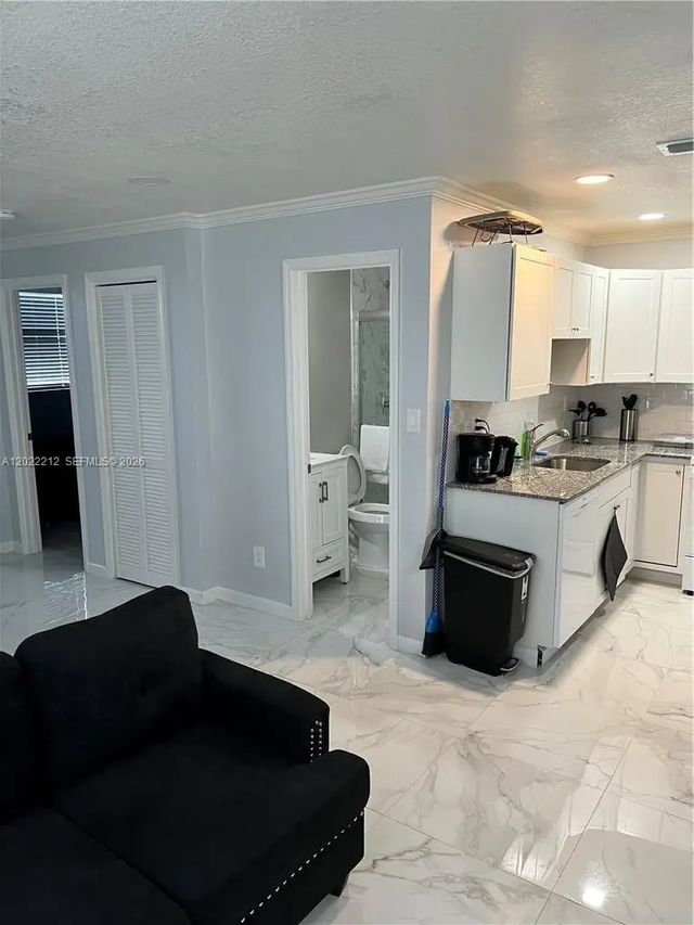 4 of 6 - 2240 Simms Street, Hollywood, FL
