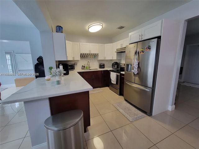 5 of 28 - 6930 Sw 12th Street, Pembroke Pines, FL