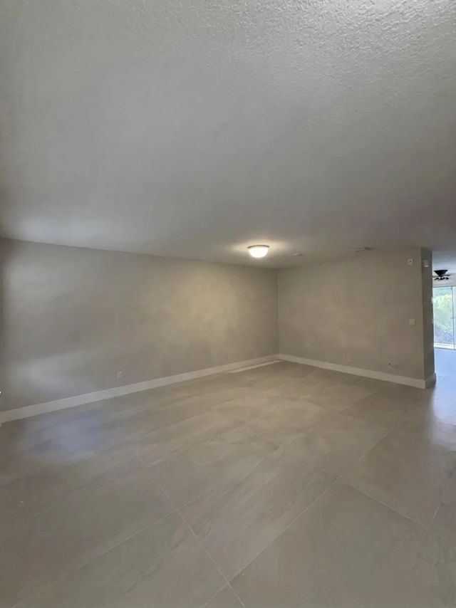 5 of 24 - 816 Summit Lake Drive, West Palm Beach, FL
