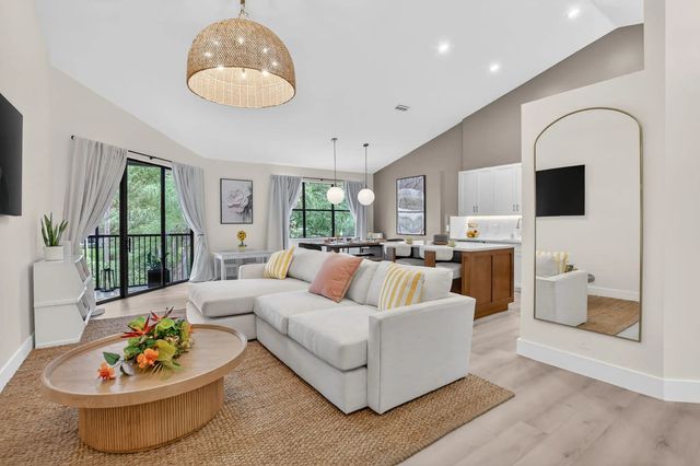5801 Coach House Circle #e, Boca Raton
