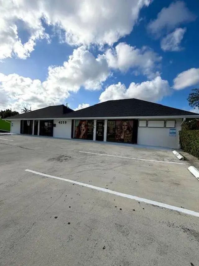 3 of 23 - 4259 10th Avenue N, Lake Worth Beach, FL