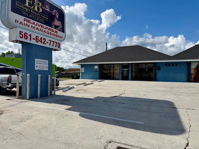 5 of 23 - 4259 10th Avenue N, Lake Worth Beach, FL