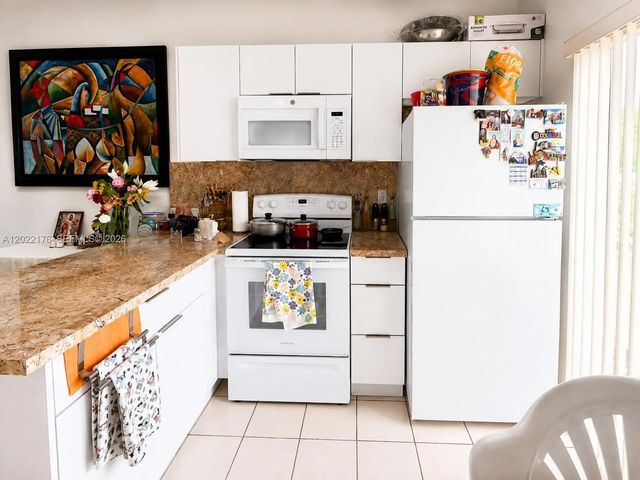 5 of 13 - 7603 W 29th Lane #202-55, Hialeah, FL