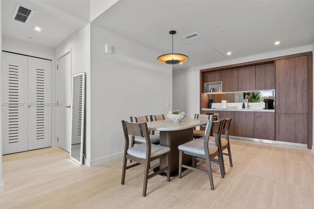 1611 Sw 2nd Avenue #817, Miami