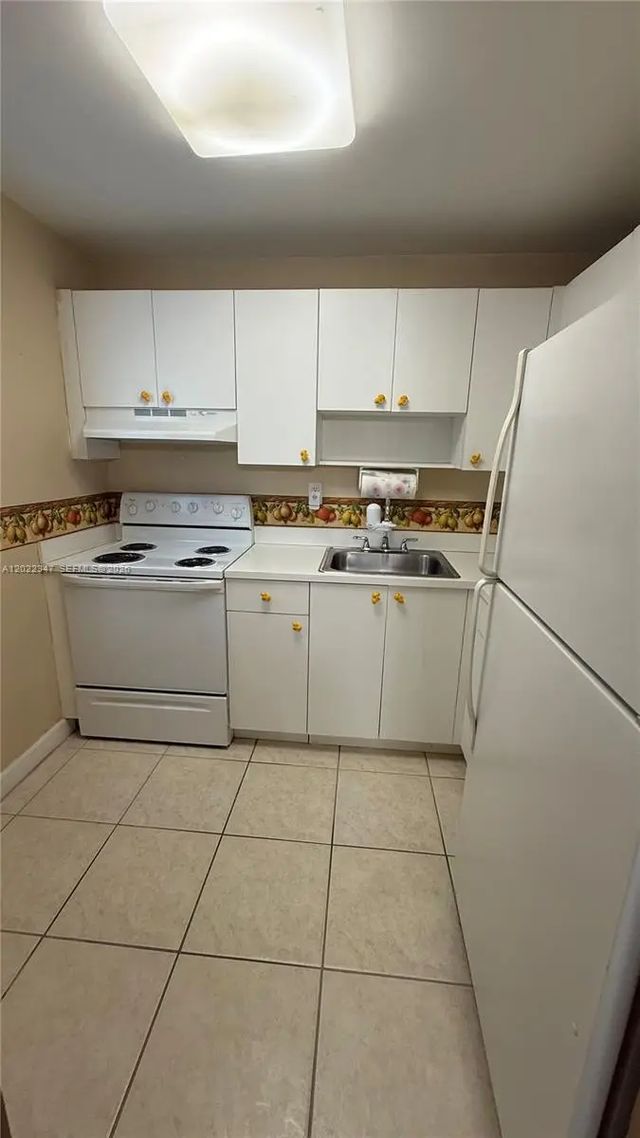 4 of 17 - 1725 W 60th Street #f322, Hialeah, FL