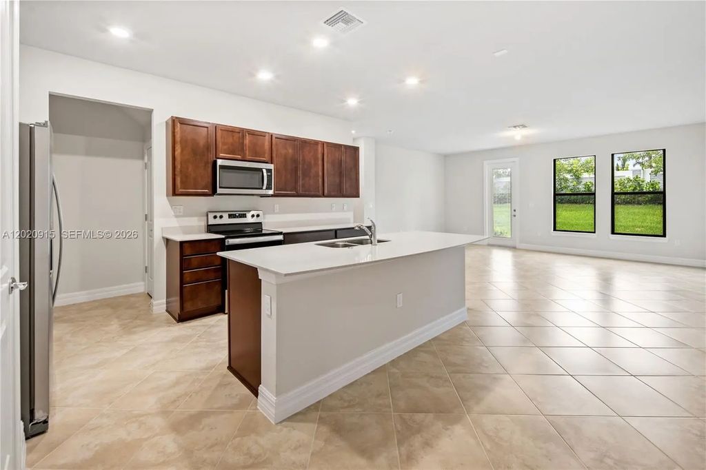 4488 E Appleton Circle E, Oakland Park