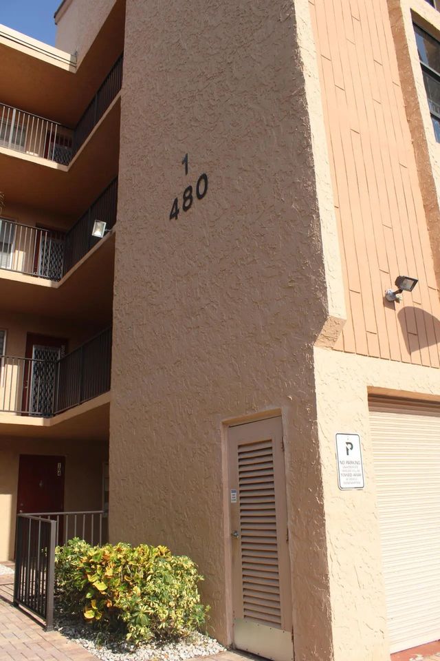 4 of 11 - 480 Nw 76th Avenue #205, Margate, FL