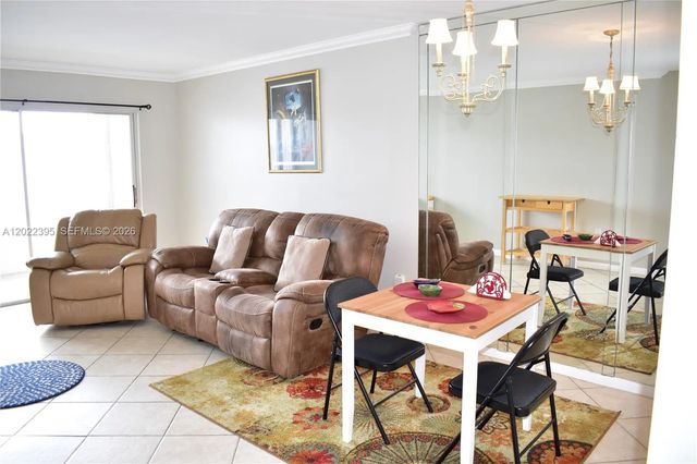 3 of 25 - 8861 Sunrise Lakes Boulevard #305, Sunrise, FL