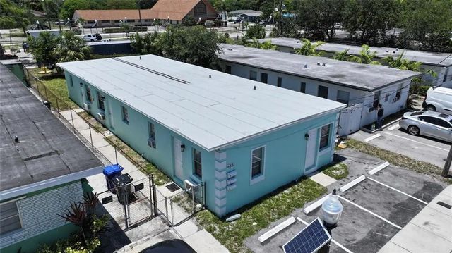 2 of 6 - 633 Nw 15th Terrace, Fort Lauderdale, FL