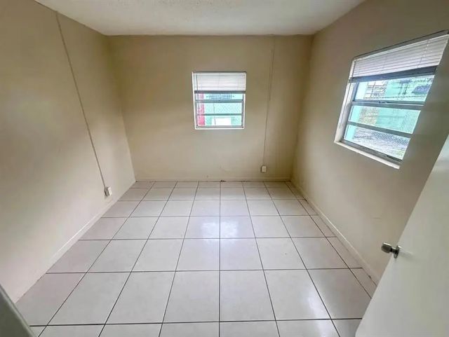 4 of 6 - 633 Nw 15th Terrace, Fort Lauderdale, FL