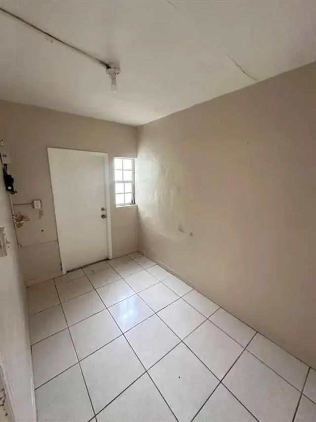 5 of 6 - 633 Nw 15th Terrace, Fort Lauderdale, FL