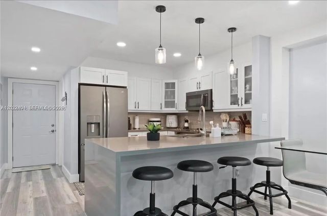 6125 W 20th Avenue #302, Hialeah