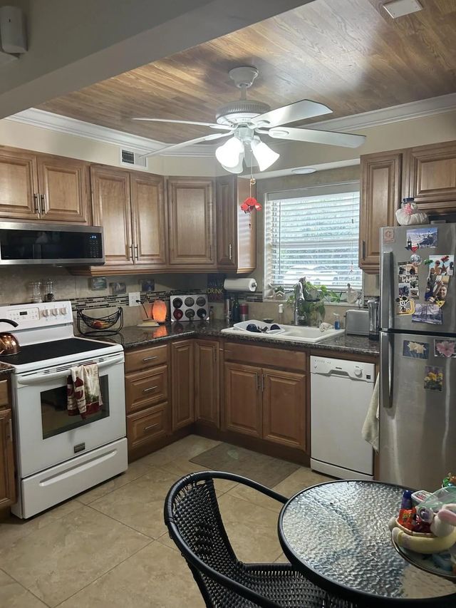 3 of 16 - 770 Lori Drive #245, Palm Springs, FL