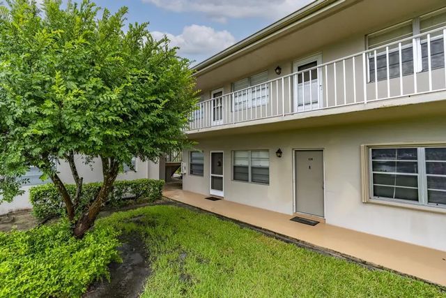 3 Lake Vista Trail #203, Port St. Lucie