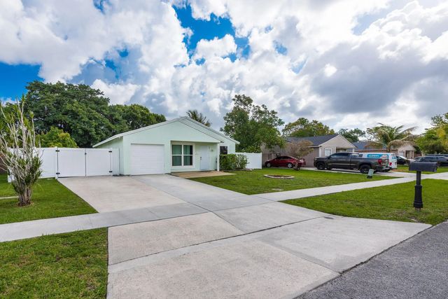 2 of 33 - 10117 Mikado Lane, Royal Palm Beach, FL