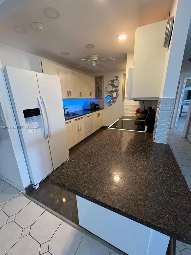 2 of 30 - 211 S Ocean Drive #204, Hollywood, FL