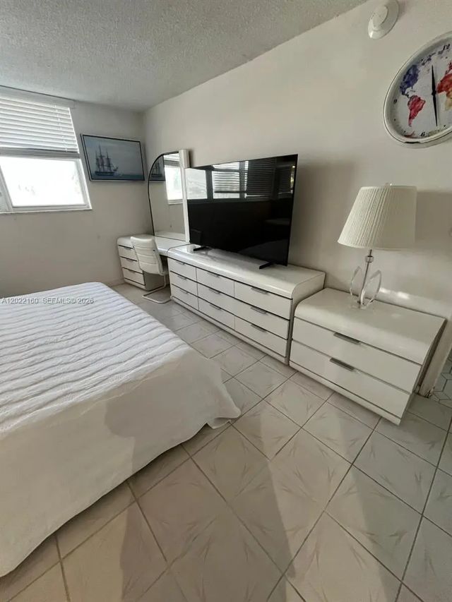 5 of 30 - 211 S Ocean Drive #204, Hollywood, FL