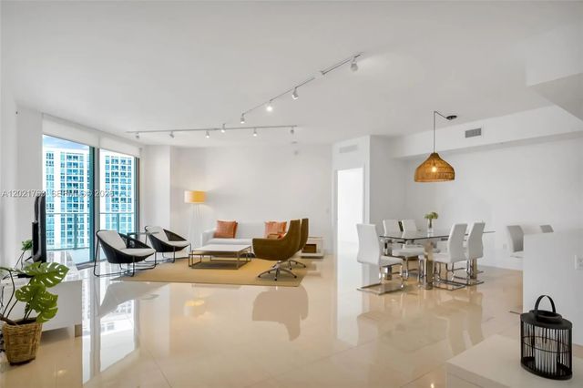 17301 Biscayne Boulevard #907, North Miami Beach