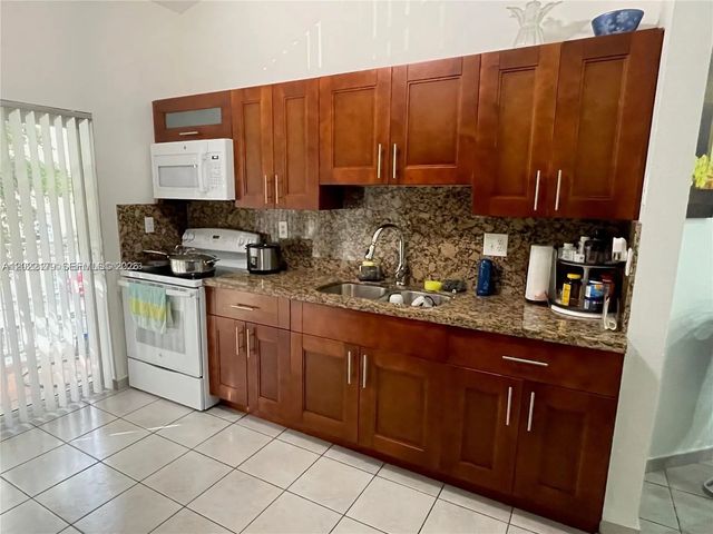 3 of 25 - 7500 W 20th Avenue #202, Hialeah, FL