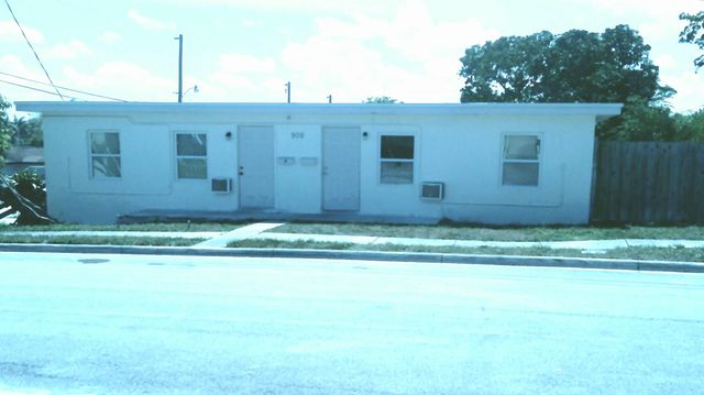 2 of 30 - 900 W 9th Street, Riviera Beach, FL