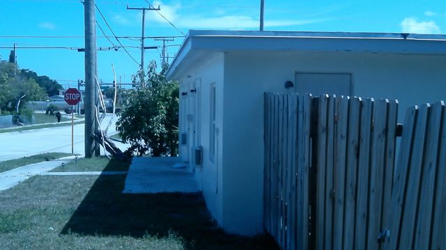 3 of 30 - 900 W 9th Street, Riviera Beach, FL