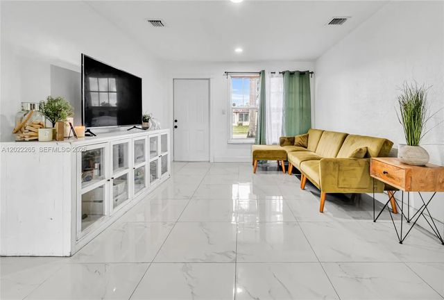 5630 Sw 37th Court, Davie