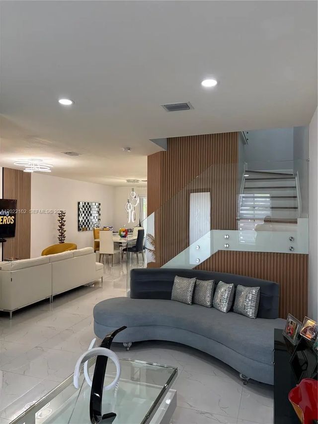 5 of 33 - 3409 W 92nd Place, Hialeah, FL