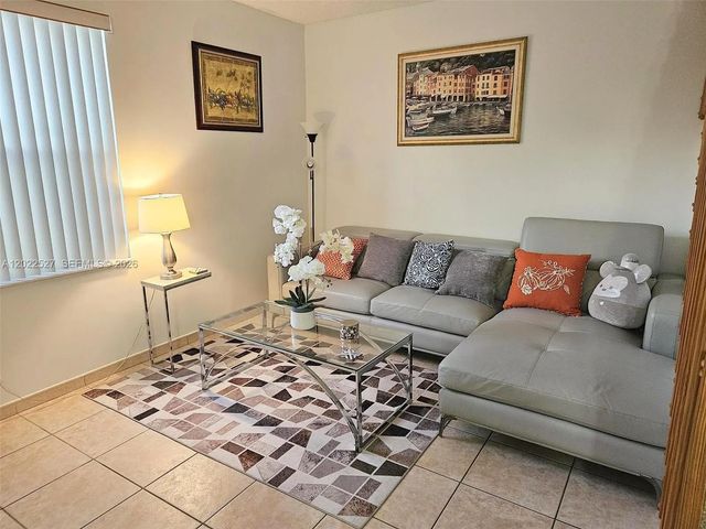 4 of 25 - 870 Ne 212th Terrace #2, Miami, FL