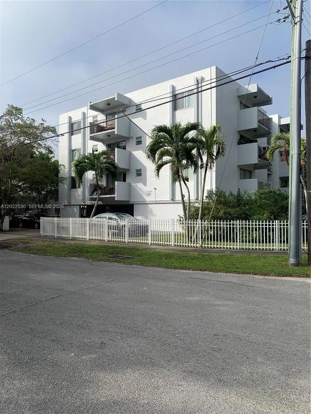 1090 Ne 129th Street #202, North Miami